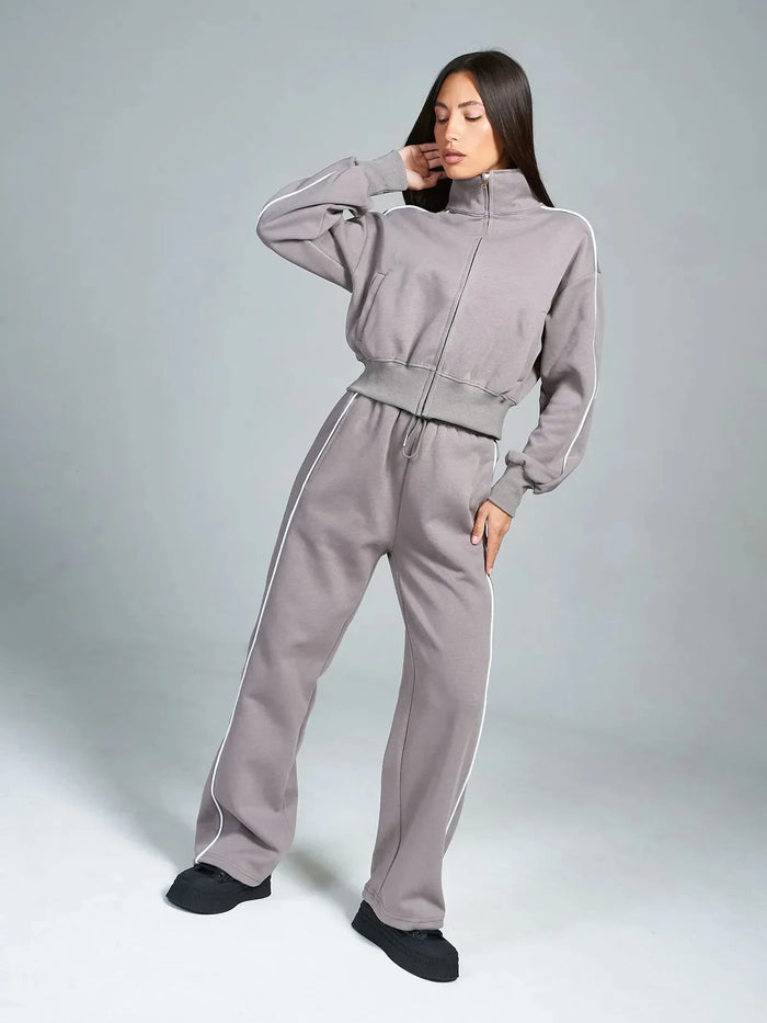 Fall 2025 Athleisure Outfit Loose Fashion Striped Sweatshirt Cardigan Trousers Set Women's Sportssuit