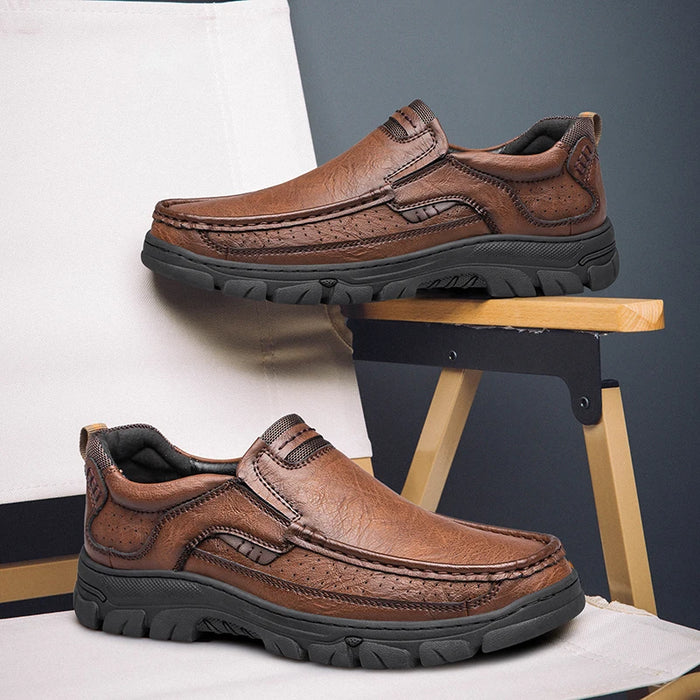 CLOHOOMen's Casual Loafers Handmade Breathable Leather Shoes with Thick Rubber Sole Comfortable Footwear Classic Hand Sewn Seams