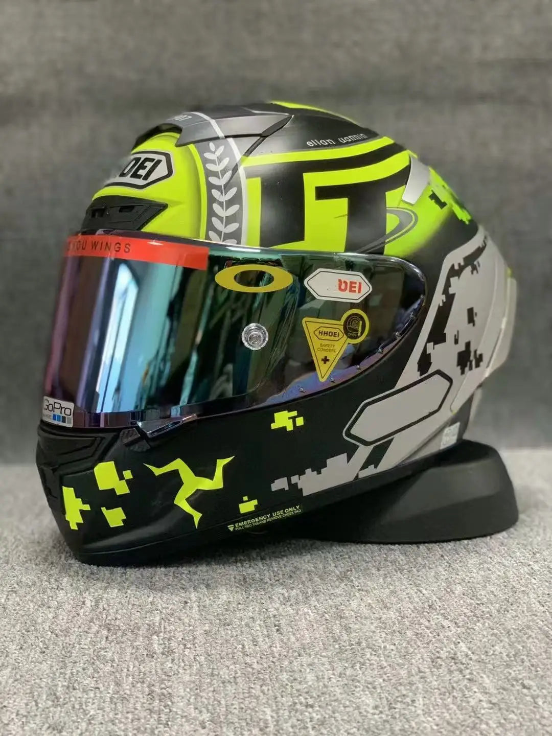 a-with-clear-visor
