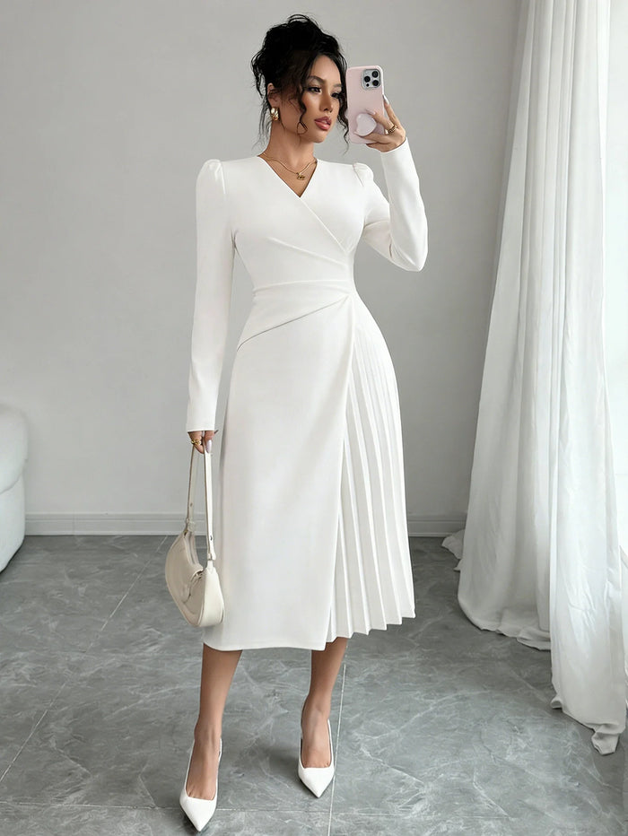 Ladies' spring and autumn business suit, waist-cinching, V-neck, elegant, slimming, pleated, long-sleeved dress for commuting.