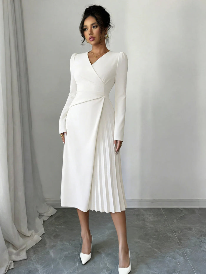 Ladies' spring and autumn business suit, waist-cinching, V-neck, elegant, slimming, pleated, long-sleeved dress for commuting.